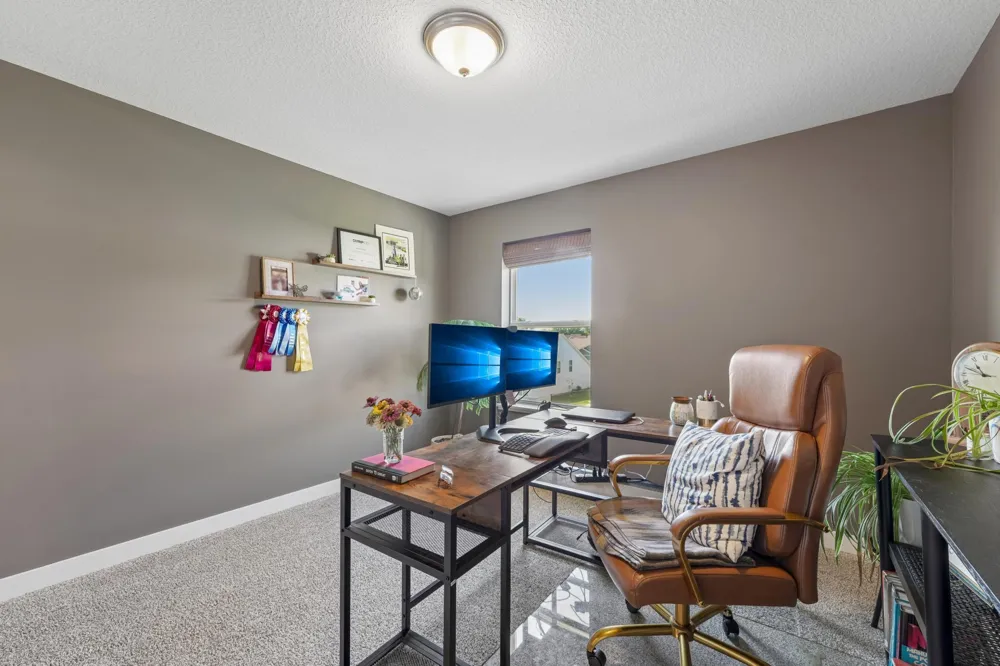 18071 Heirloom Court Lakeville, MN 55044