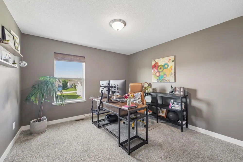 18071 Heirloom Court Lakeville, MN 55044