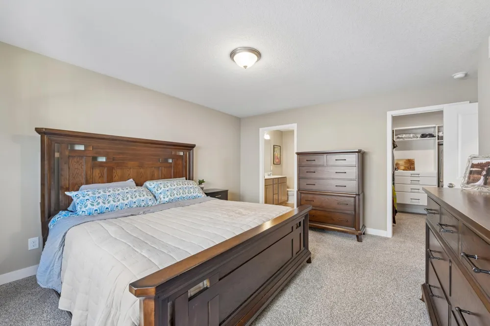 18071 Heirloom Court Lakeville, MN 55044