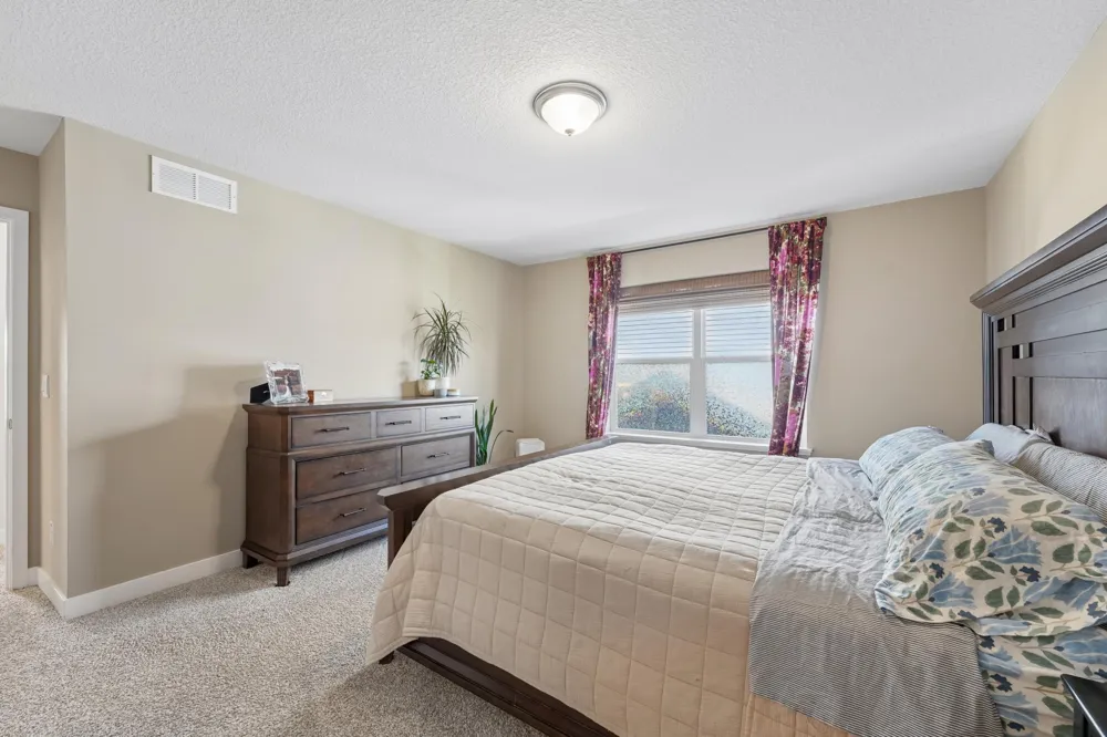 18071 Heirloom Court Lakeville, MN 55044