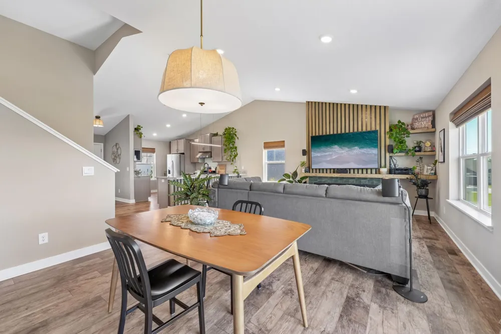 18071 Heirloom Court Lakeville, MN 55044