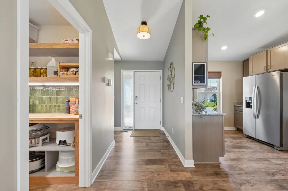 18071 Heirloom Court Lakeville, MN 55044