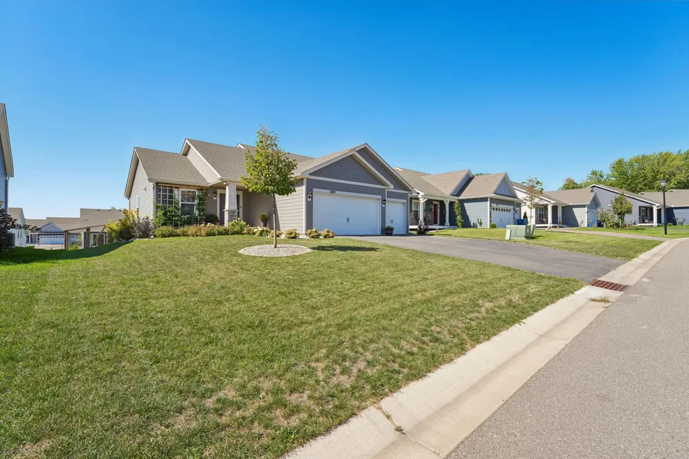 18071 Heirloom Court Lakeville, MN 55044