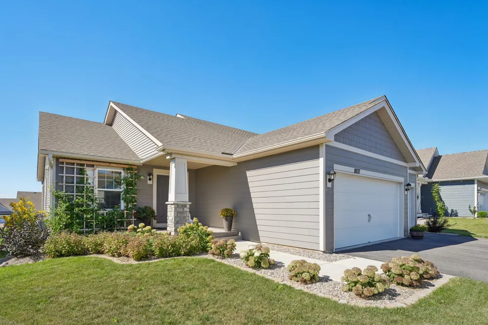 18071 Heirloom Court Lakeville, MN 55044