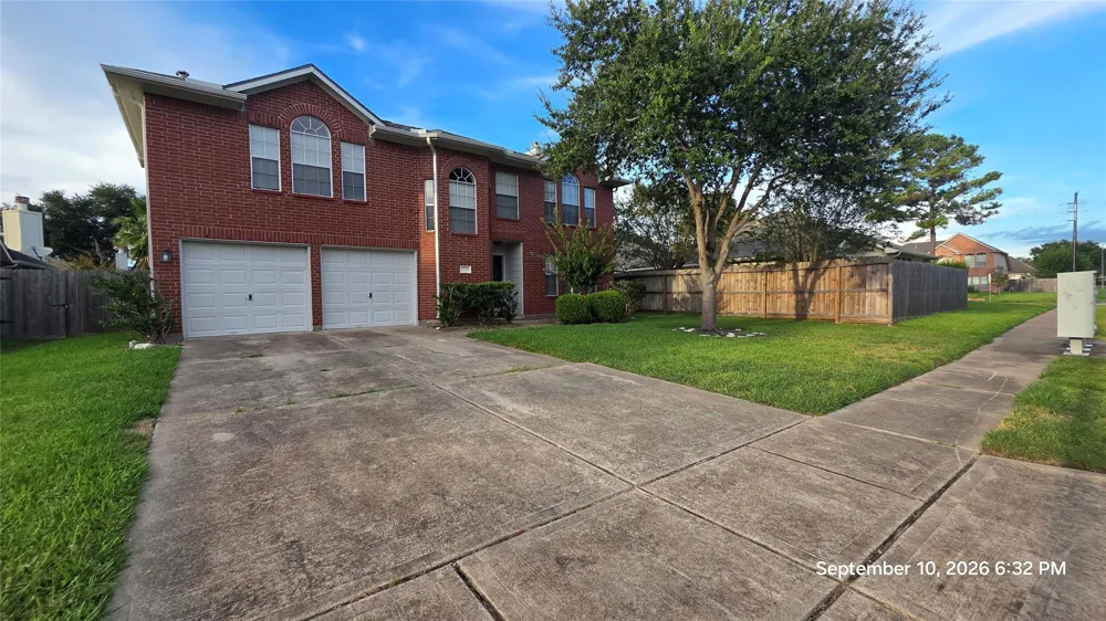 1410 Hunter Green Lane Fresno, TX 77545