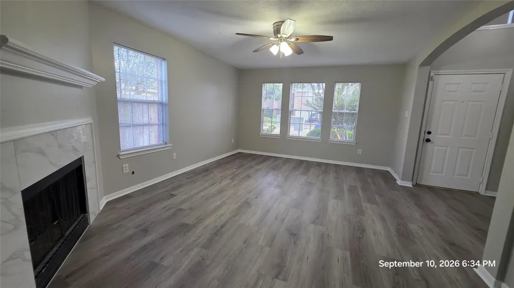 1410 Hunter Green Lane Fresno, TX 77545