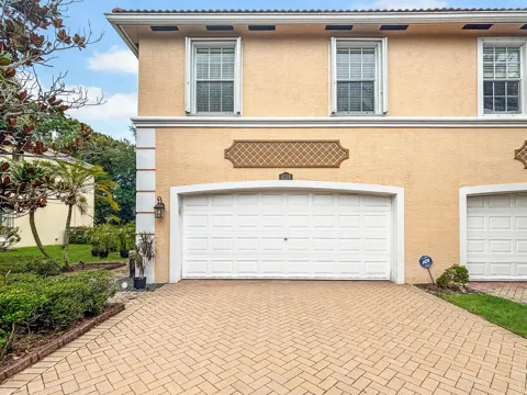 4528 Thornwood Circle