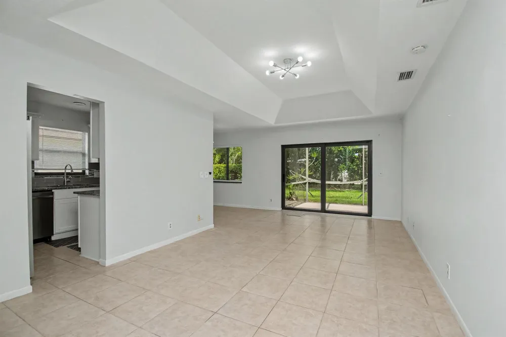 20970 CONCORD GREEN DRIVE #E Boca Raton, FL 33433
