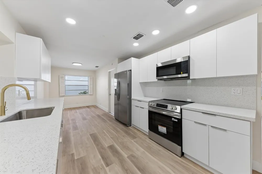 7198 PINE FOREST CIRCLE E Lake Worth, FL 33467