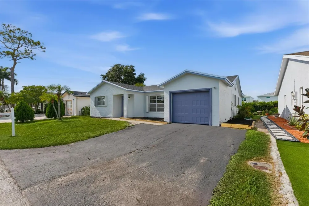 7198 PINE FOREST CIRCLE E Lake Worth, FL 33467