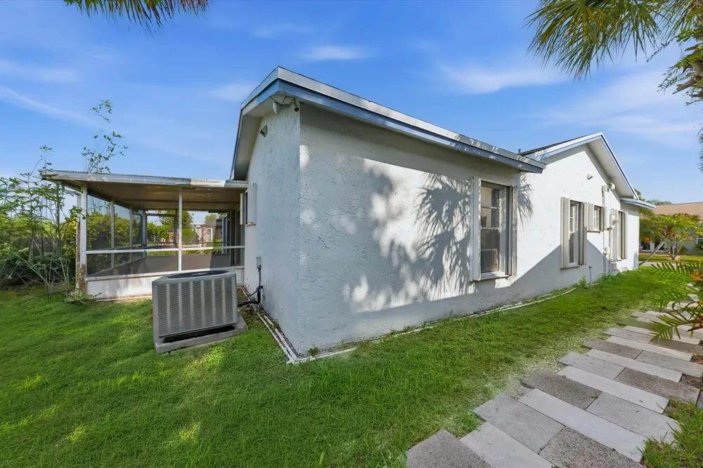 7198 PINE FOREST CIRCLE E Lake Worth, FL 33467