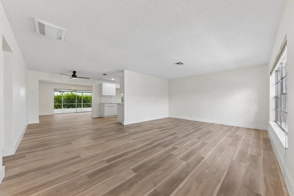 7198 PINE FOREST CIRCLE E Lake Worth, FL 33467