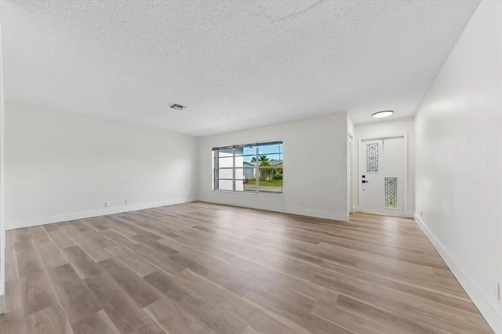 7198 PINE FOREST CIRCLE E Lake Worth, FL 33467