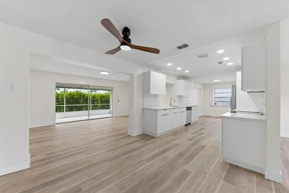 7198 PINE FOREST CIRCLE E Lake Worth, FL 33467