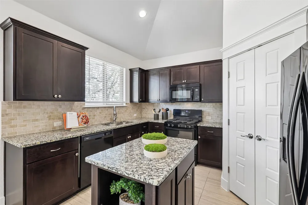 1754 Rowdy Loop Leander, TX 78641