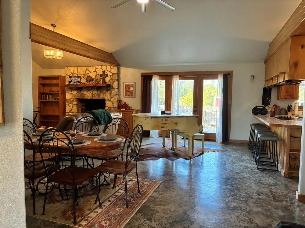 101 River Park Drive Martindale, TX 78655