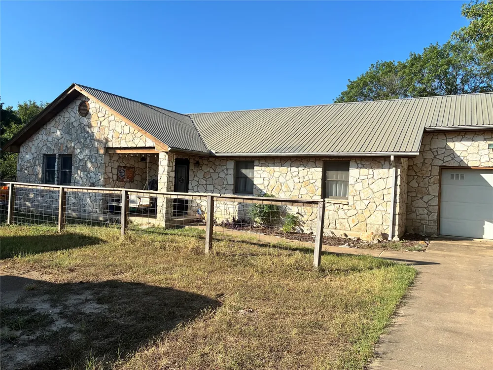 101 River Park Drive Martindale, TX 78655