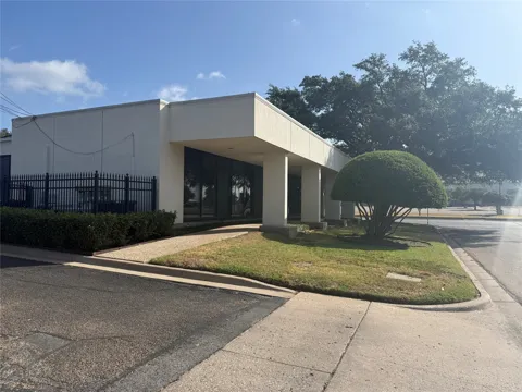 1600 Lake Air Drive