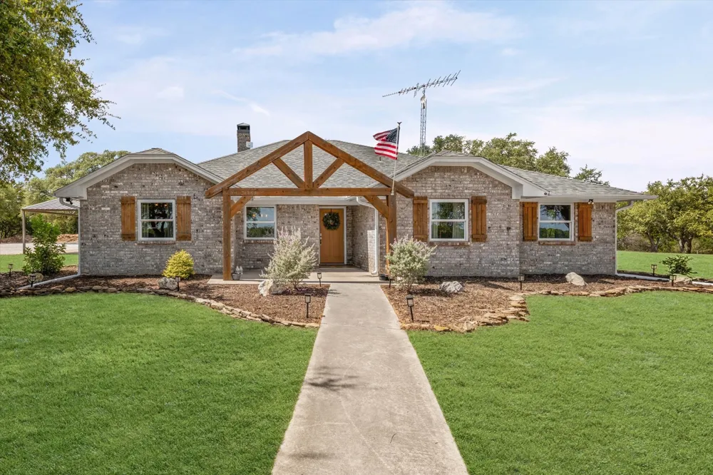 314 Bend Of The Bosque Road China Spring, TX 76633