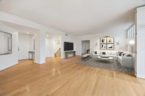 21 Briar Hollow Lane #501