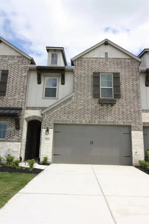 6527 Scarlet Pond Lane