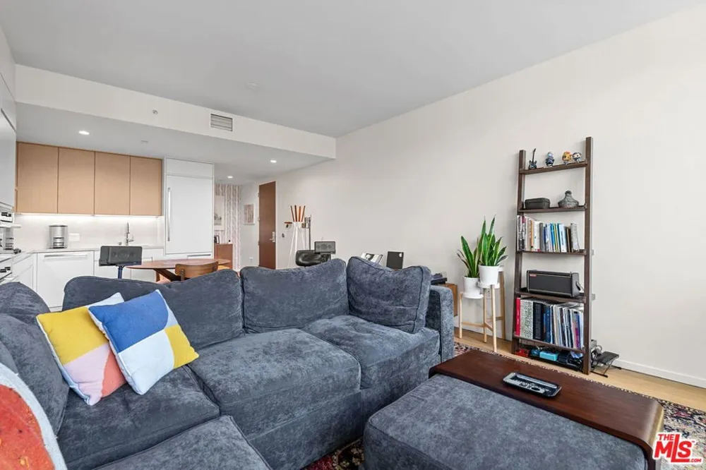 877 Francisco Street #1112 Los Angeles, CA 90017