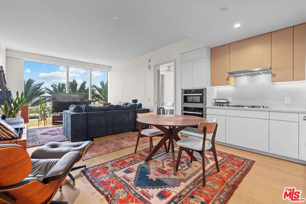 877 Francisco Street #1112 Los Angeles, CA 90017