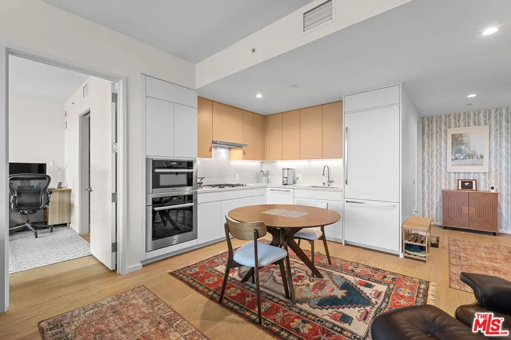 877 Francisco Street #1112 Los Angeles, CA 90017