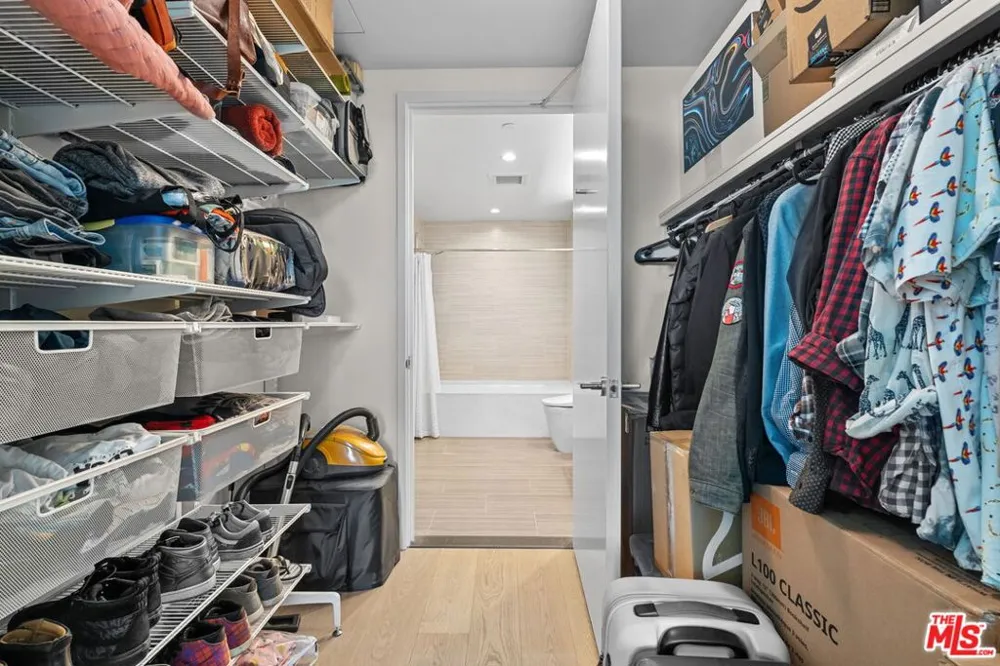 877 Francisco Street #1112 Los Angeles, CA 90017