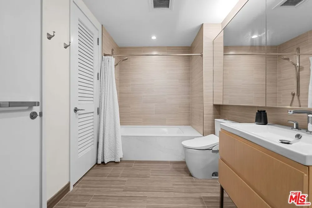 877 Francisco Street #1112 Los Angeles, CA 90017