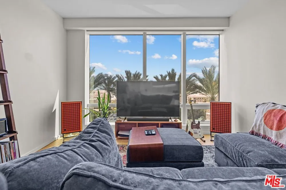 877 Francisco Street #1112 Los Angeles, CA 90017
