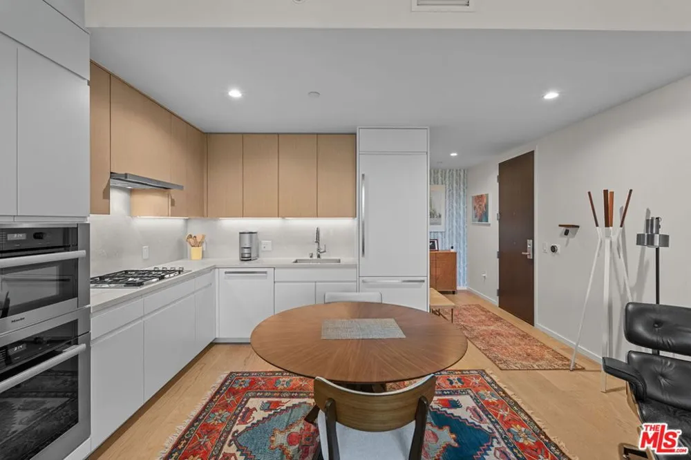 877 Francisco Street #1112 Los Angeles, CA 90017