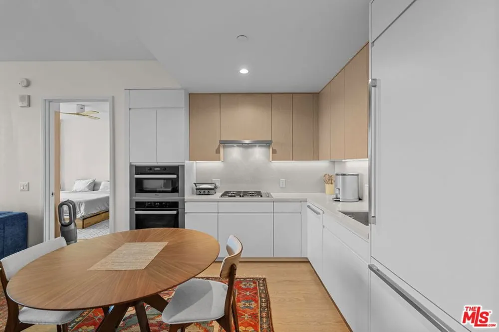 877 Francisco Street #1112 Los Angeles, CA 90017