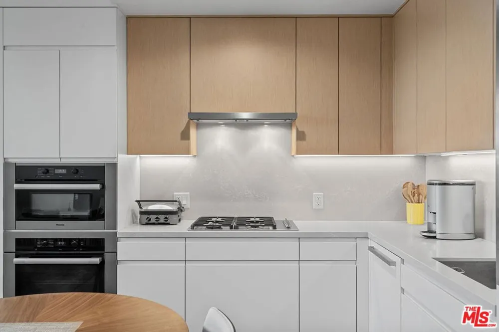 877 Francisco Street #1112 Los Angeles, CA 90017