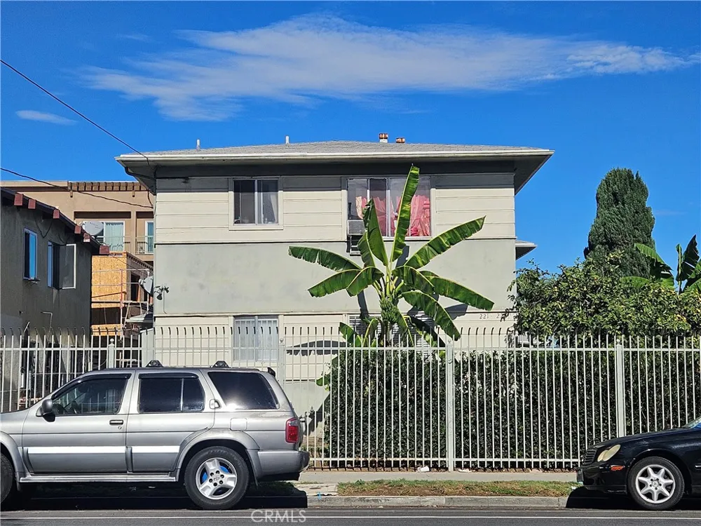 221 S Bonnie Brae Los Angeles, CA 90057