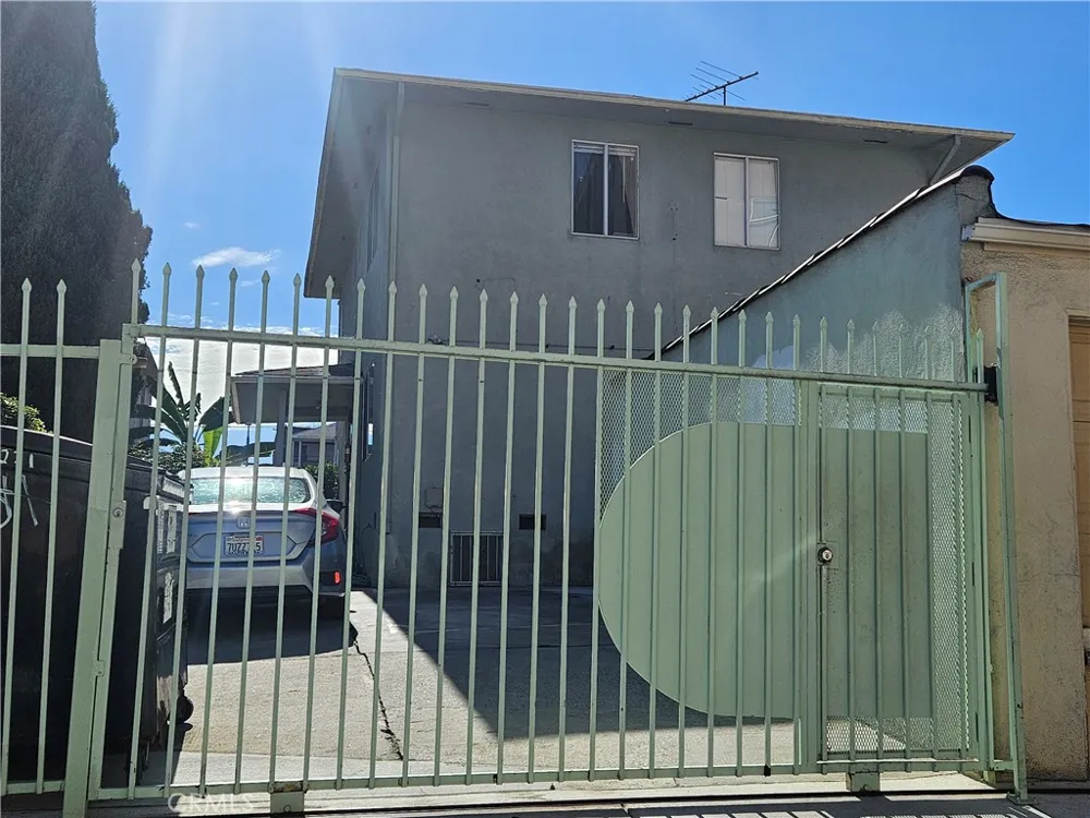 221 S Bonnie Brae Los Angeles, CA 90057