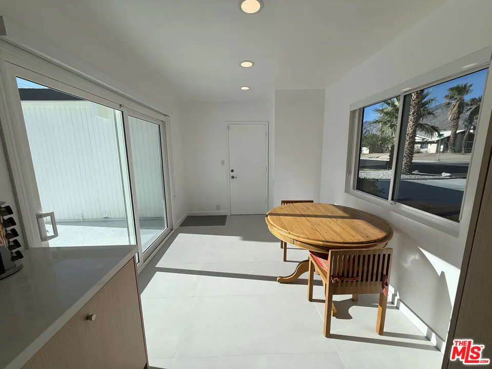 3060 Farrell Drive Palm Springs, CA 92262