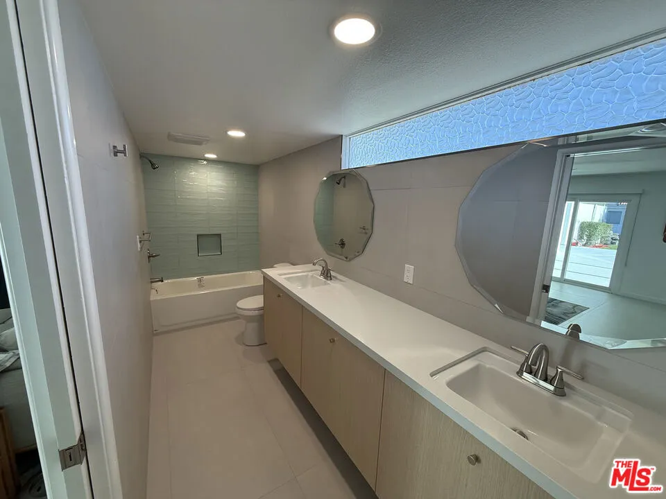 3060 Farrell Drive Palm Springs, CA 92262