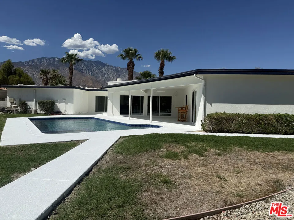 3060 Farrell Drive Palm Springs, CA 92262