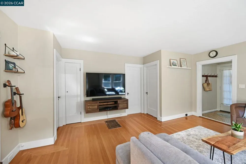 26 Cooke St Crockett, CA 94525