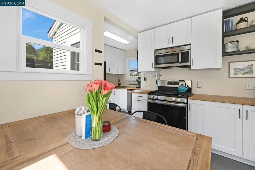 26 Cooke St Crockett, CA 94525