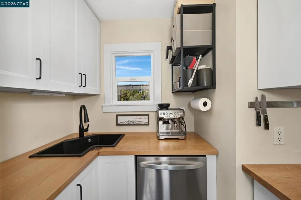 26 Cooke St Crockett, CA 94525