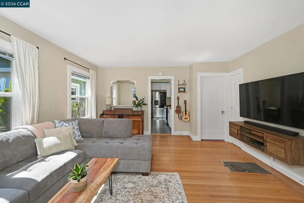 26 Cooke St Crockett, CA 94525