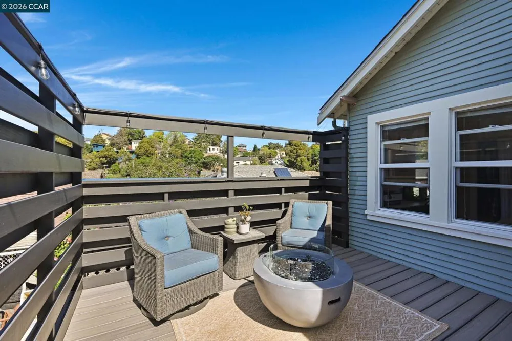 26 Cooke St Crockett, CA 94525