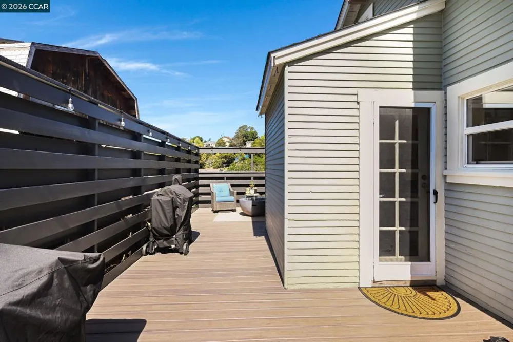 26 Cooke St Crockett, CA 94525