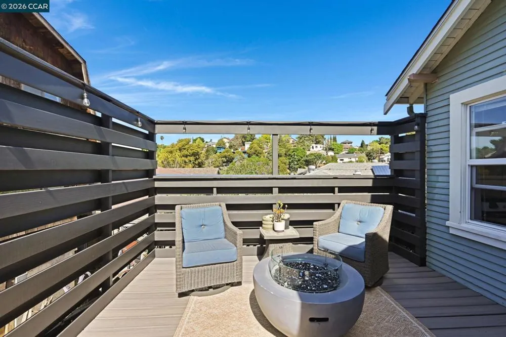 26 Cooke St Crockett, CA 94525
