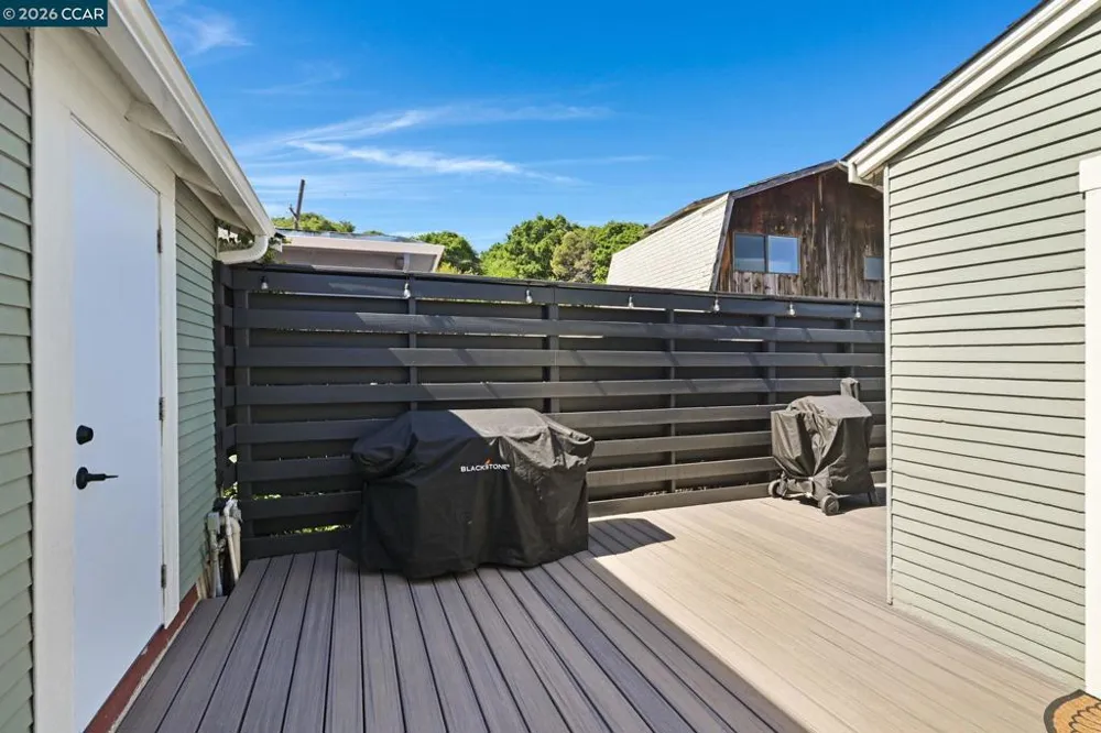 26 Cooke St Crockett, CA 94525