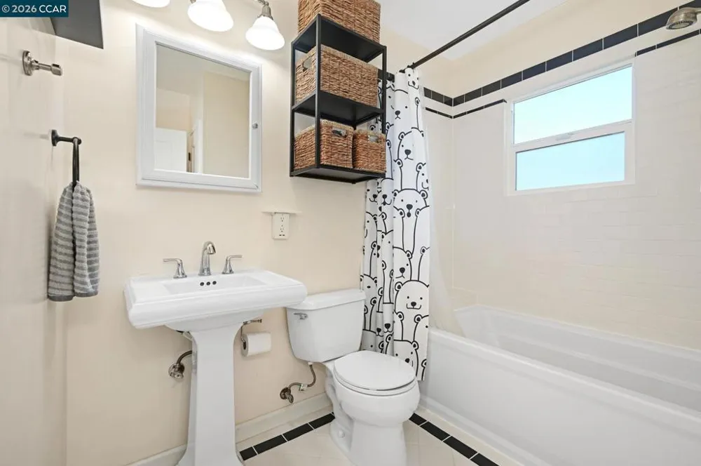 26 Cooke St Crockett, CA 94525