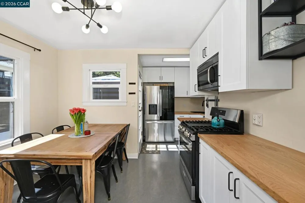 26 Cooke St Crockett, CA 94525