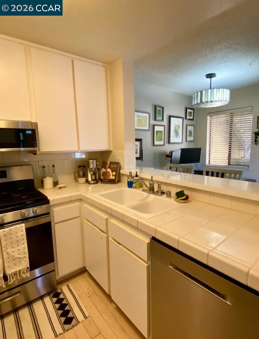 161 Village Pl Martinez, CA 94553